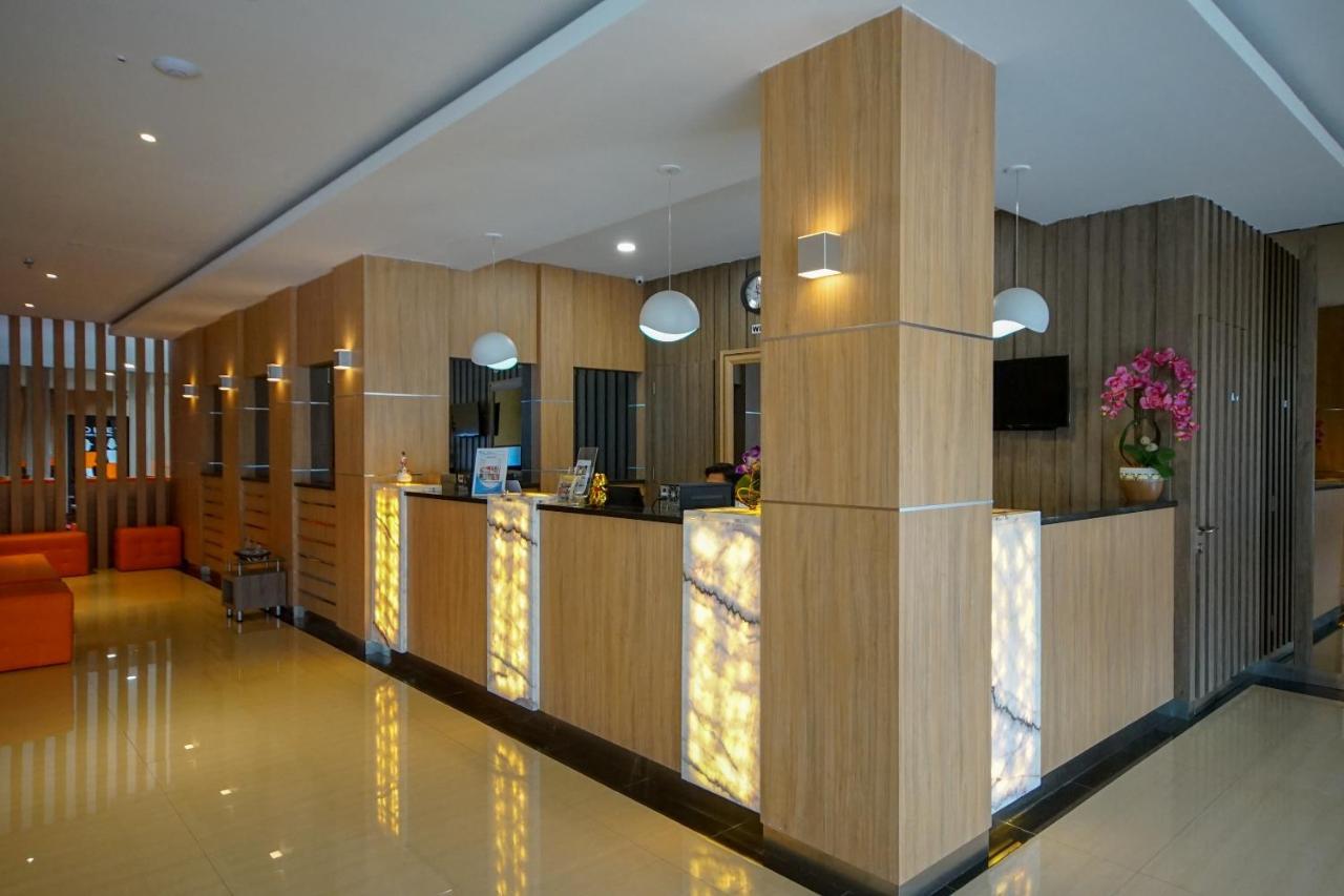 Oyo 344 Kr Hotel Palembang Ngoại thất bức ảnh