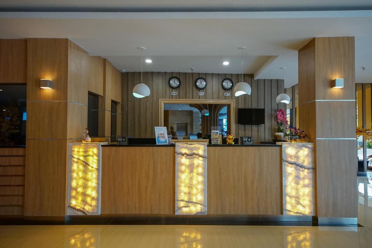 Oyo 344 Kr Hotel Palembang Ngoại thất bức ảnh